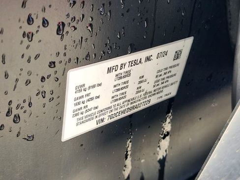 Used 2024 Tesla Cybertruck AWD Crew Cab image 31