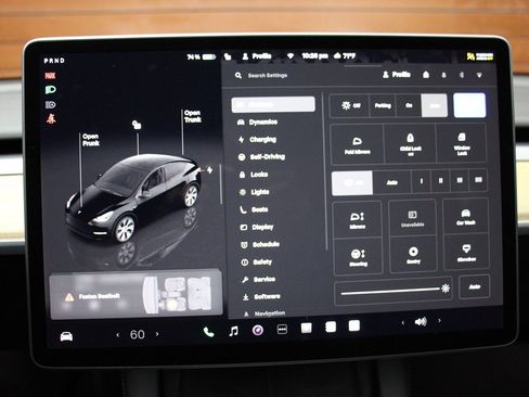 Used 2024 Tesla Model Y Long Range AWD/4WD image 24