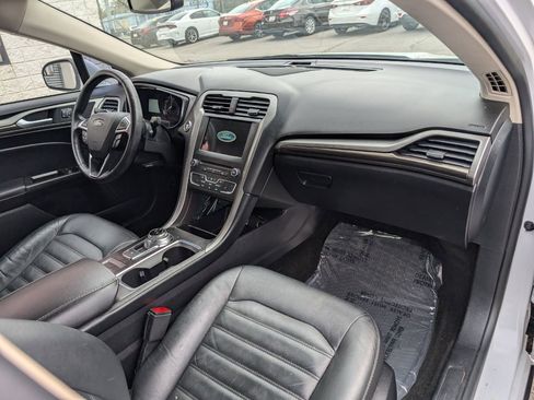 Used 2018 Ford Fusion SE w/ Fusion SE Technology Package FWD image 13