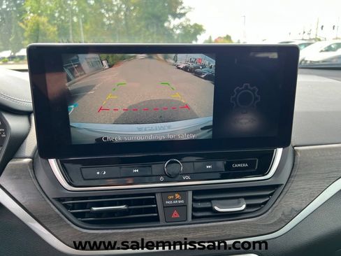 Certified 2024 Nissan Altima 2.5 SV w/ SV Premium Package AWD/4WD image 12