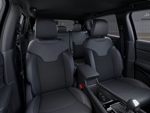 New 2026 Jeep Compass Latitude AWD/4WD image 17