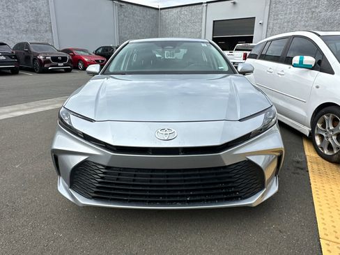 Used 2025 Toyota Camry SE image 5