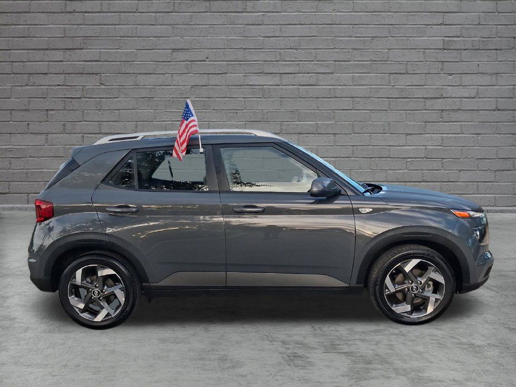 Used 2026 Hyundai Venue SEL FWD image 11