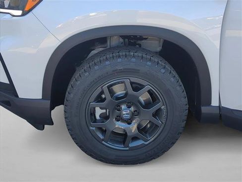 Used 2025 Honda Pilot TrailSport image 13