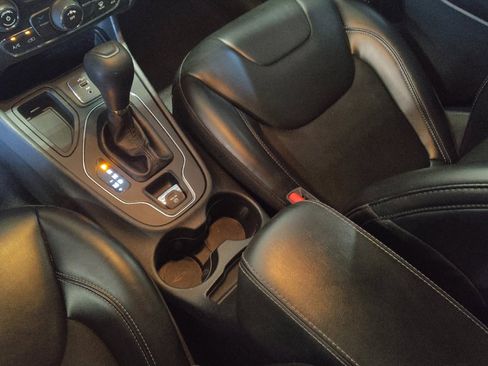 Used 2020 Jeep Cherokee Latitude Plus image 26