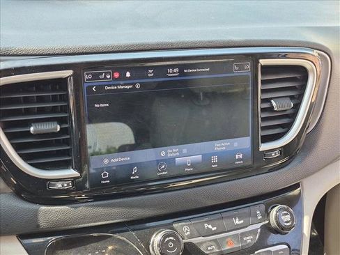 Used 2021 Chrysler Pacifica Touring-L FWD image 12