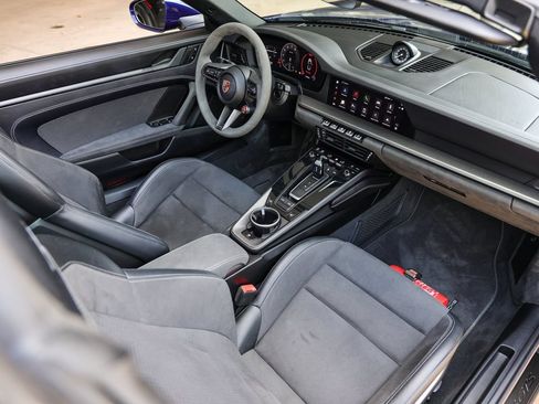 Certified 2025 Porsche 911 Targa 4 GTS AWD/4WD image 36