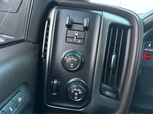 Used 2018 Chevrolet Silverado 1500 LTZ Z71 image 28