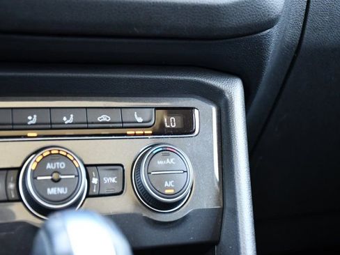 Used 2021 Volkswagen Tiguan SE w/ Panoramic Sunroof Package FWD image 18