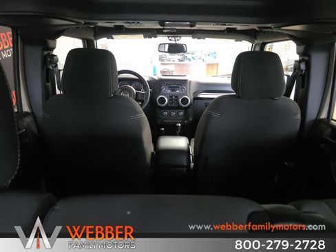 Used 2017 Jeep Wrangler Unlimited Sahara w/ Trailer Tow Group AWD/4WD image 10