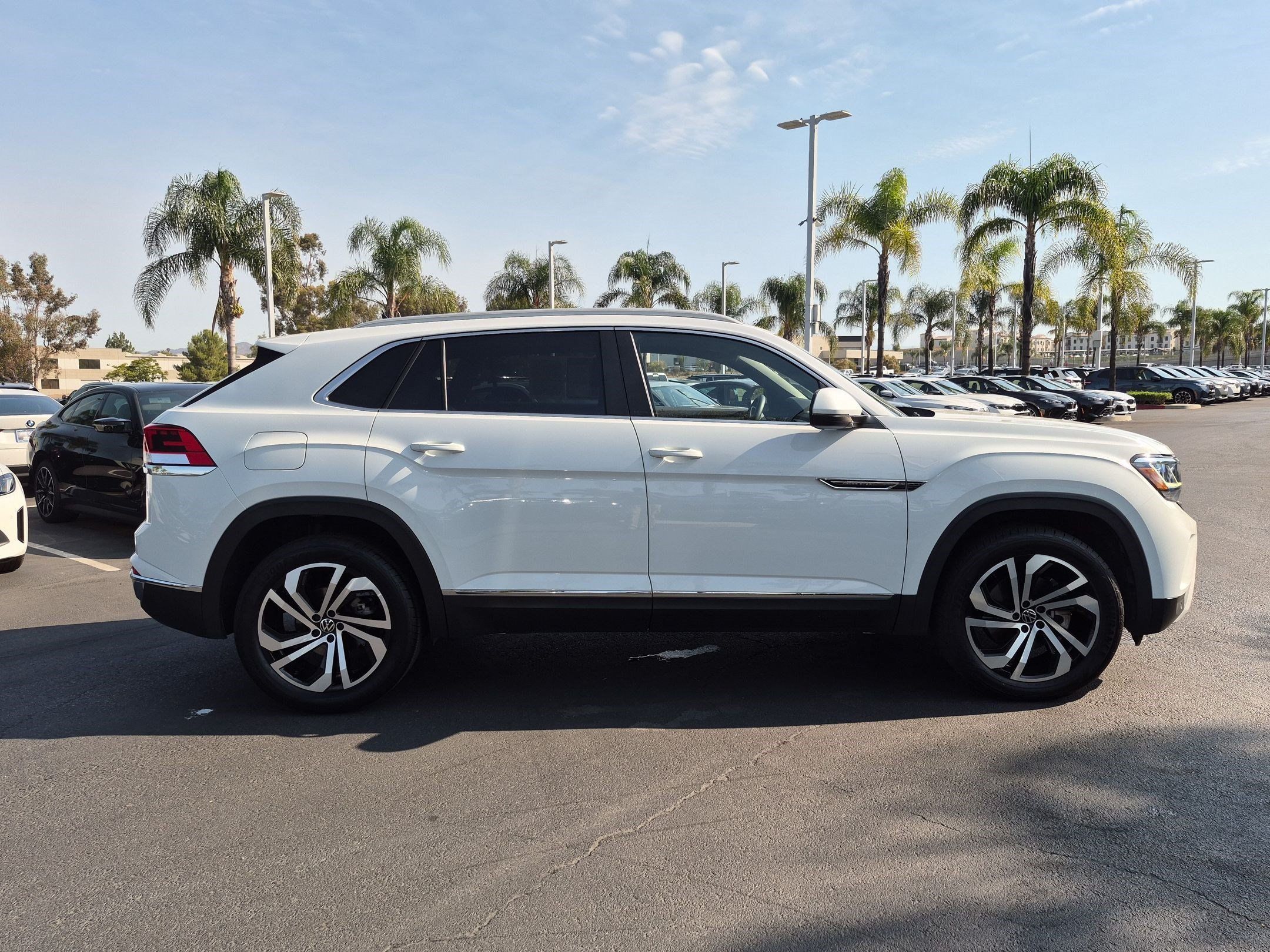 Used 2022 Volkswagen Atlas Cross Sport SEL AWD/4WD image 11