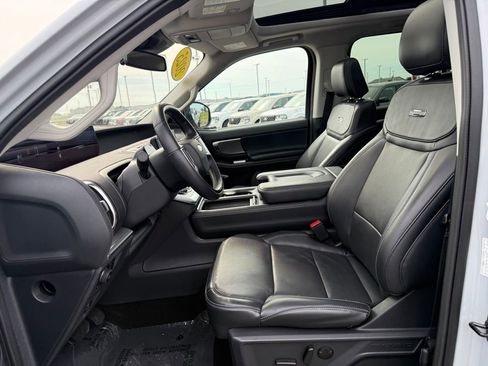 Used 2025 Ford Expedition Platinum AWD/4WD image 5