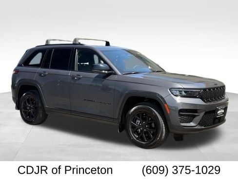 Used 2024 Jeep Grand Cherokee Altitude AWD/4WD image 1