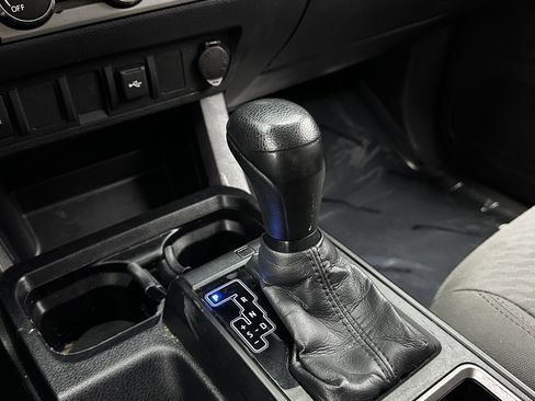 Used 2021 Toyota Tacoma SR w/ SR Convenience Package image 12