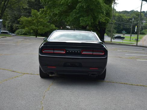 Used 2016 Dodge Challenger R/T Scat Pack w/ Leather Interior Group RWD image 7