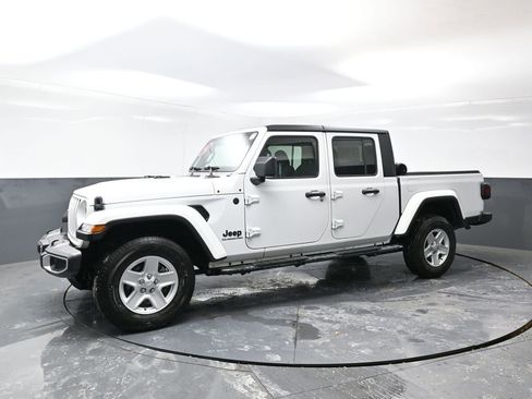 Used 2022 Jeep Gladiator Sport image 10