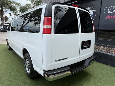 Used 2017 Chevrolet Express 3500 LT w/ LT Preferred Equipment Group RWD image 4