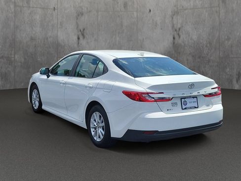 Used 2025 Toyota Camry LE FWD image 4