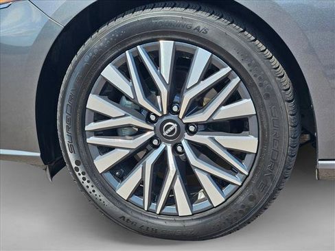 Used 2024 Nissan Altima 2.5 SV FWD image 26
