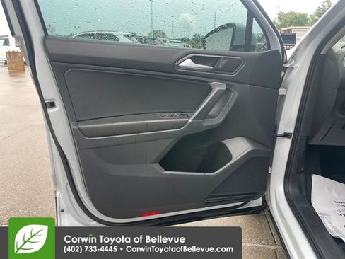 Used 2018 Volkswagen Tiguan SE FWD image 18