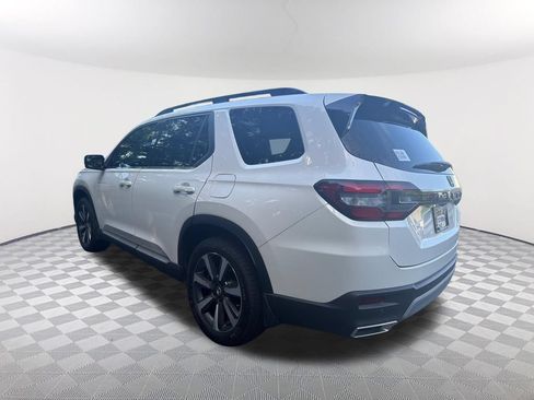 Used 2024 Honda Pilot Touring image 7