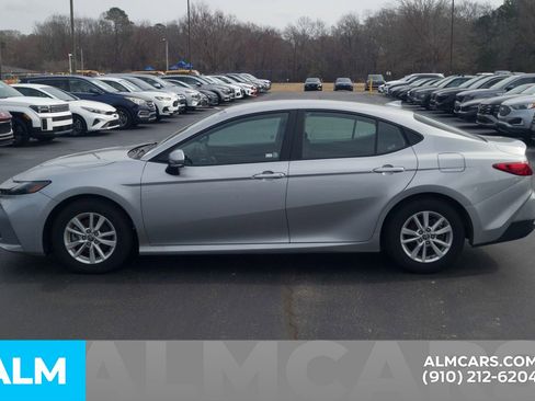 Used 2025 Toyota Camry LE image 11