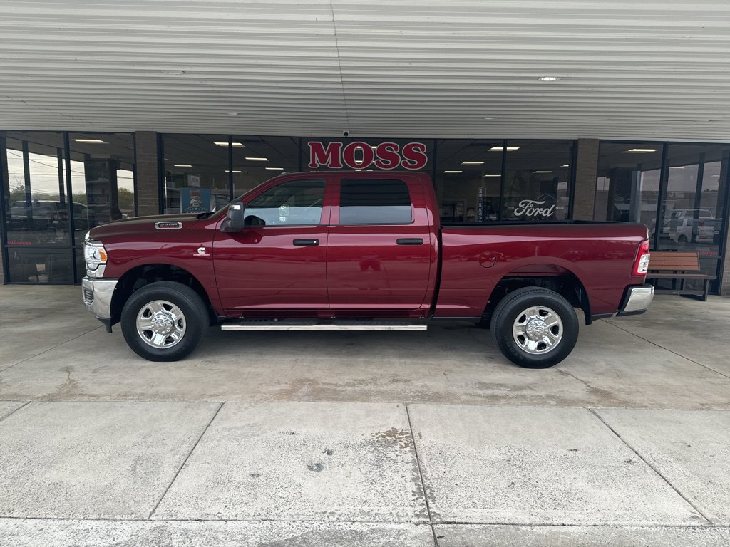 Used 2024 RAM 3500 Tradesman w/ Chrome Appearance Group AWD/4WD image 7