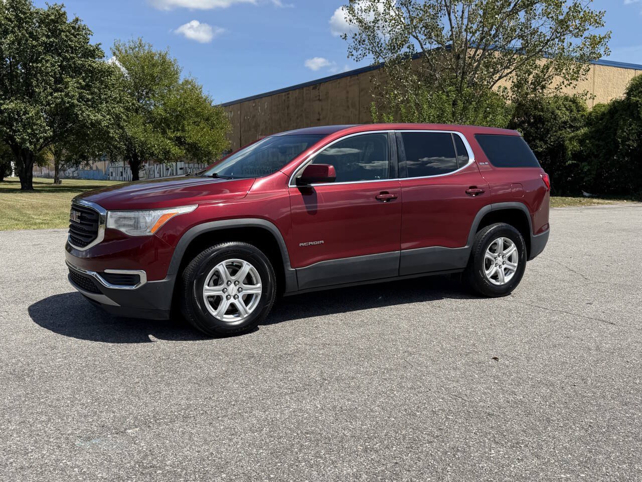 Used 2018 GMC Acadia SLE FWD image 1