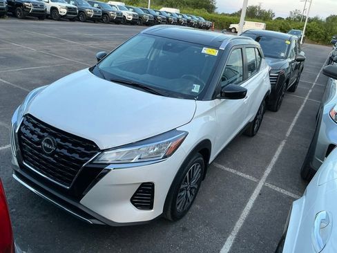 Used 2024 Nissan Kicks SV FWD image 2