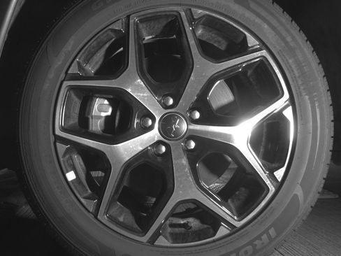 Used 2025 Jeep Compass Limited image 12