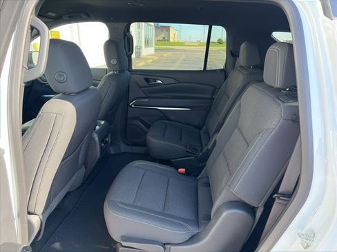 Used 2025 Chevrolet Traverse LT FWD image 6
