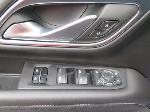 Used 2024 Chevrolet Tahoe Premier AWD/4WD image 12