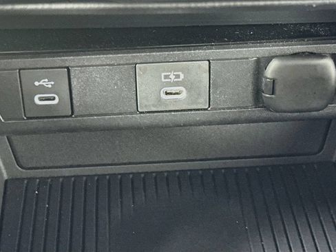 Used 2023 Toyota Prius LE FWD image 31