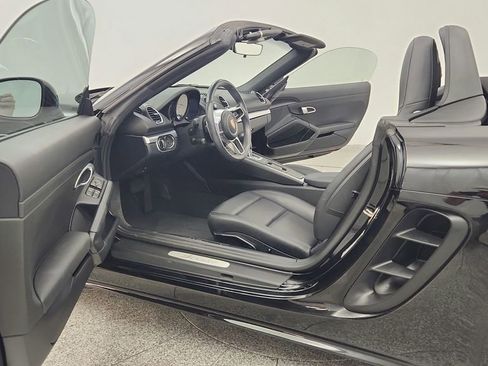 Used 2019 Porsche 718 Boxster image 15