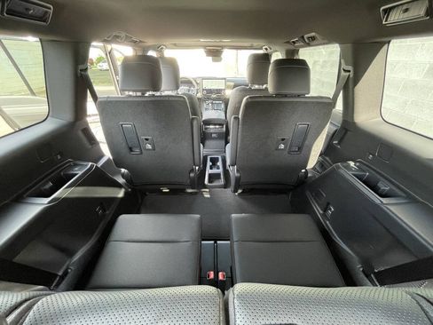 Used 2026 Lexus GX 550 w/ Cold Area Package AWD/4WD image 12