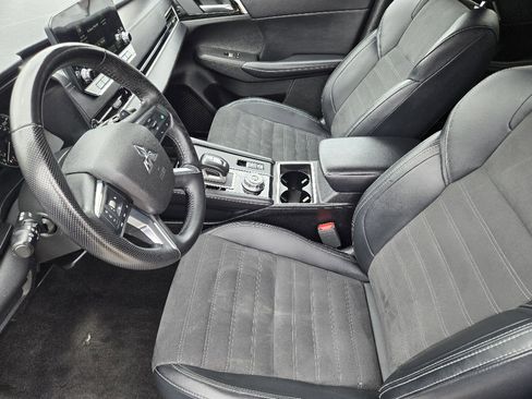 Used 2024 Mitsubishi Outlander SE image 18
