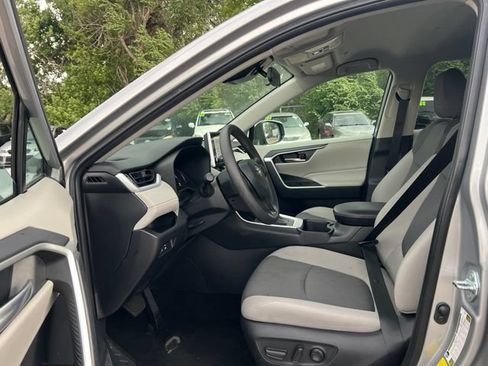 Used 2025 Toyota RAV4 XLE FWD image 24