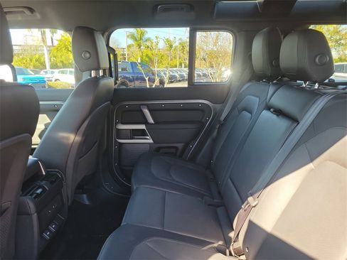 Used 2024 Land Rover Defender 110 X-Dynamic SE image 10