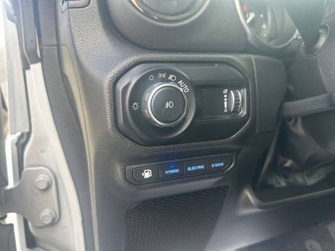 Used 2023 Jeep Wrangler Unlimited Sahara AWD/4WD image 17
