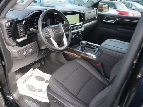 Used 2025 GMC Sierra 1500 Elevation w/ LPO, Elevation Black Package AWD/4WD image 8