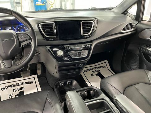 Used 2020 Chrysler Pacifica Touring-L AWD/4WD image 32