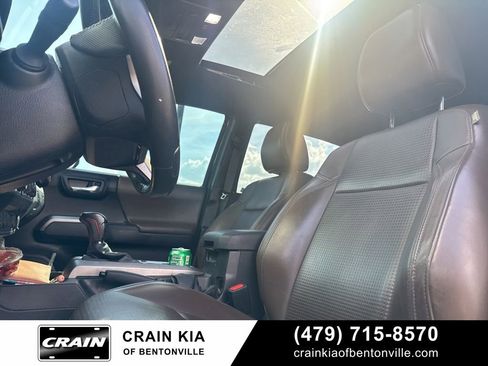 Used 2017 Toyota Tacoma Limited w/ Tow Package image 18