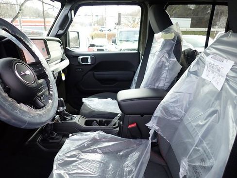 New 2026 Jeep Wrangler Unlimited Rubicon image 13