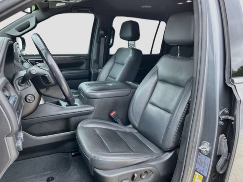 Used 2021 Chevrolet Suburban LT w/ Luxury Package RWD image 16