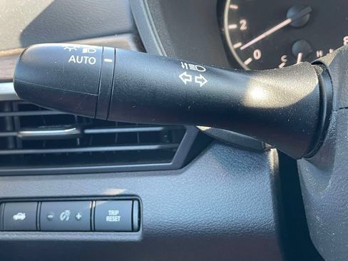 Used 2024 Nissan Altima 2.5 SV FWD image 24