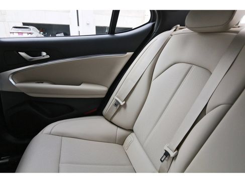 Used 2026 Genesis G70 2.5T RWD image 13