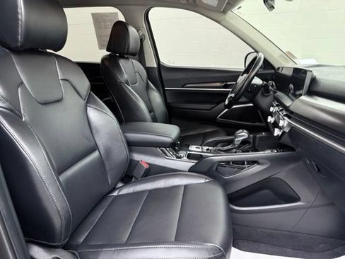 Used 2023 Kia Telluride S FWD image 16