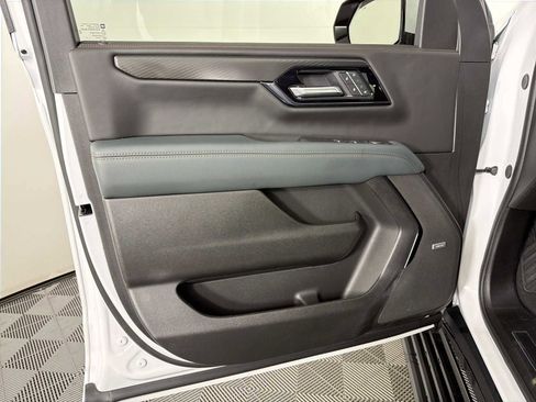 Used 2025 GMC Yukon XL AT4 w/ AT4 Premium Plus Package image 12