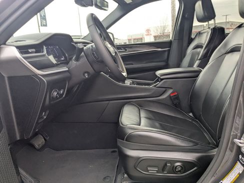 Used 2024 Jeep Grand Cherokee L Limited w/ Luxury Tech Group II image 27