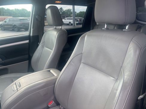 Used 2015 Toyota Highlander XLE FWD image 11